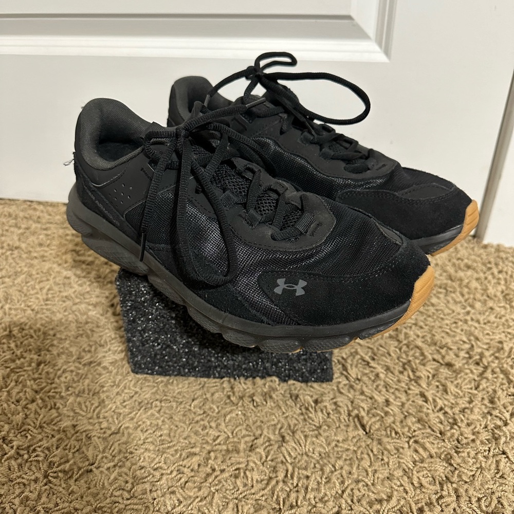 Under Armour 11.5 black shoes